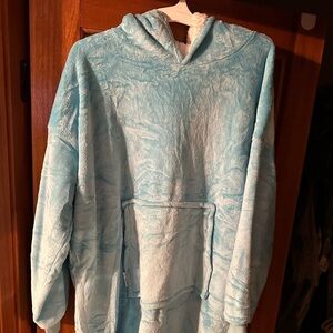 Wearable blanket one size fits all